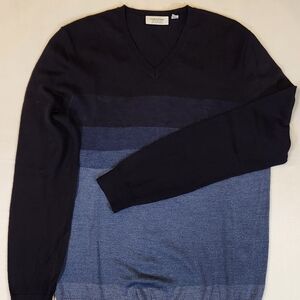 Calvin Klein Men’s Sweater – Size Medium (M) – Navy/Blue Colorblock